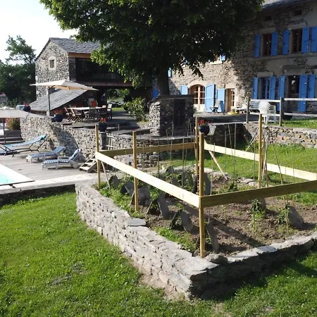Champêtre : Magnifique Ferme Réhabilitée Avec Piscine, Terrasses Et Confort Moderne à St étienne Lardeyrol - Fr-1-582-389