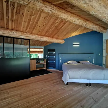 Champêtre : Magnifique Ferme Réhabilitée Avec Piscine, Terrasses Et Confort Moderne à St étienne Lardeyrol - Fr-1-582-389 * Saint-Etienne-Lardeyrol