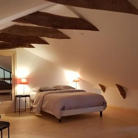 Sejour Champetre : Magnifique Ferme Rehabilitee Avec Piscine, Terrasses Et Confort Moderne A St Etienne Lardeyrol - Fr-1-582-389 Отель типа 