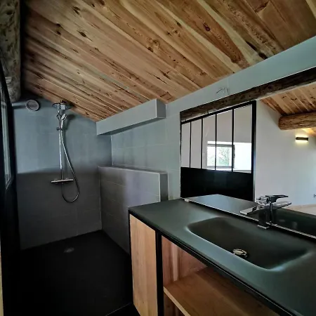 Sejour Champetre : Magnifique Ferme Rehabilitee Avec Piscine, Terrasses Et Confort Moderne A St Etienne Lardeyrol - Fr-1-582-389 Отель типа 