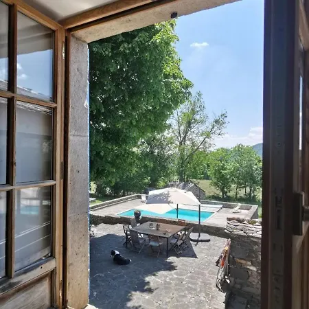 Sejour Champetre : Magnifique Ferme Rehabilitee Avec Piscine, Terrasses Et Confort Moderne A St Etienne Lardeyrol - Fr-1-582-389 לינה וארוחת בוקר *